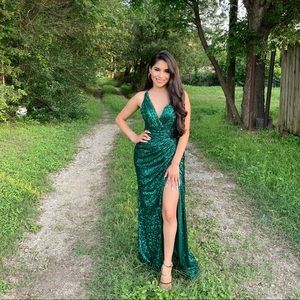 GREEN BACKLESS DRESS